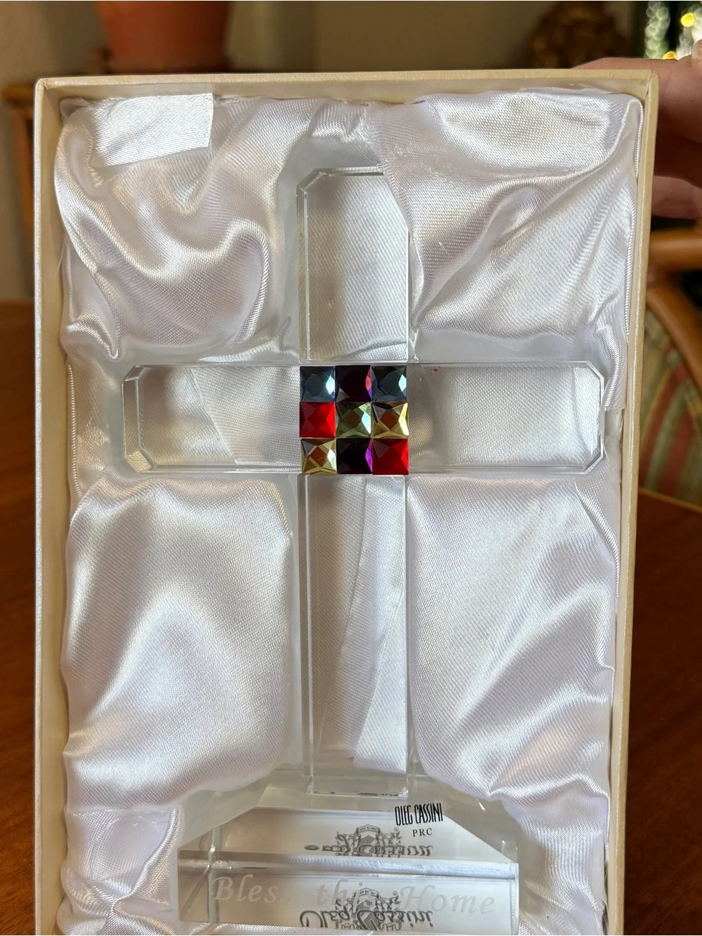 NIB Oleg Cassini 7” Clear Crystal Free Standing Cross Colorful Mosaic Center